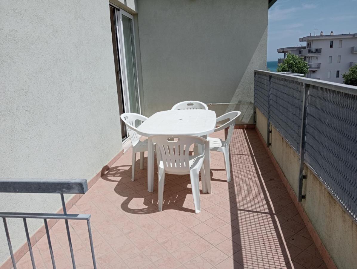 Appartamenti Carlotta Rímini Exterior foto